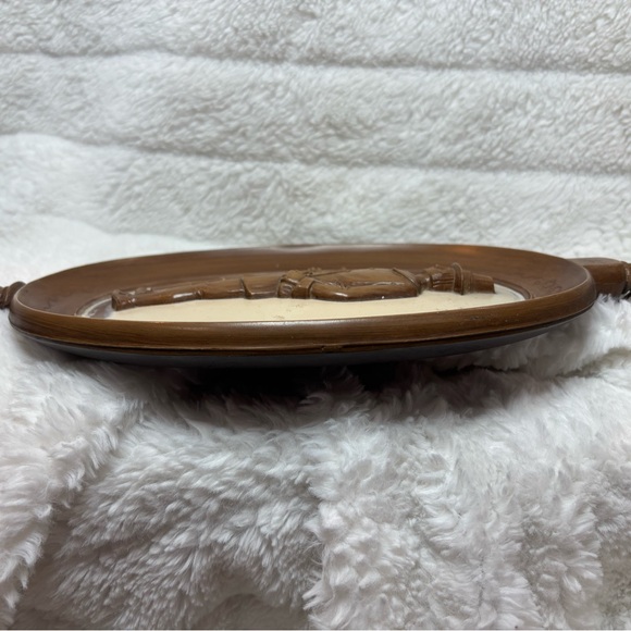 Vintage Mid Century Syroco Pilgrim Set Brown & Cream 1960 wall art 3d picture - Picture 7 of 8